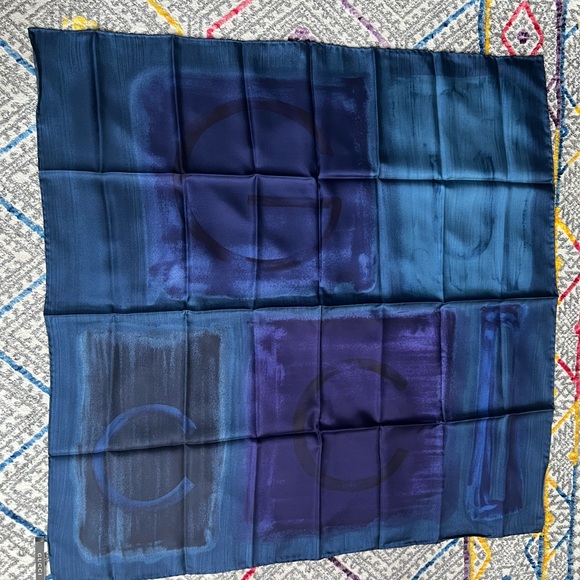 Gucci Blue Silk Scarf - Picture 3 of 6
